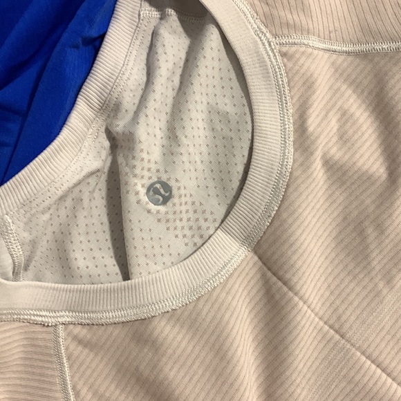 Lululemon long sleeve tops - Picture 5 of 5